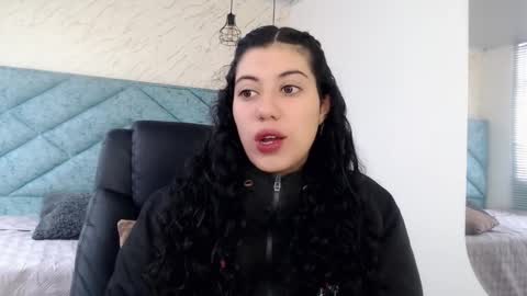 Snapshot of lucy_greys_ chatting on 02.18.26 Lucy Greys online show from 02.18.26