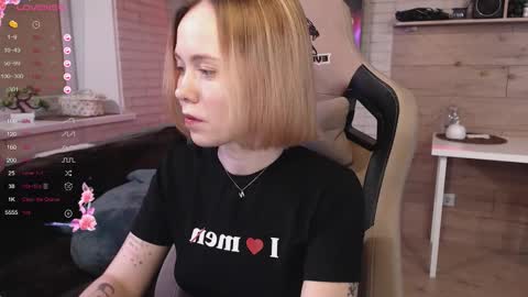 Snapshot of lucy_mirror chatting on 10.13.25 Lucy online show from 10.13.25