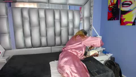 Snapshot of lucy_ny chatting on 09.16.25  SleepyAbuela online show from 09.16.25