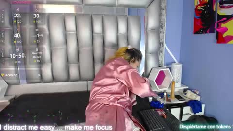 Snapshot of lucy_ny chatting on 09.22.25  SleepyAbuela online show from 09.22.25