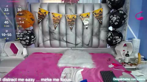 Snapshot of lucy_ny chatting on 10.12.25  SleepyAbuela online show from 10.12.25