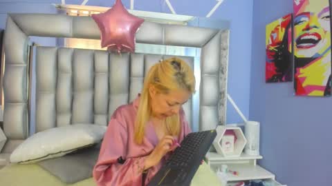  SleepyAbuela online show from 11.19.25