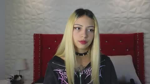 Snapshot of lucy_pink__ chatting on 10.27.25 PINK online show from 10.27.25