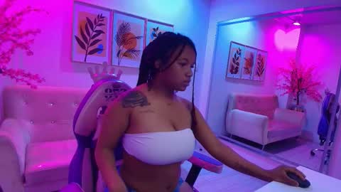 Snapshot of lucy_saki chatting on 11.17.25 Lucy online show from 11.17.25