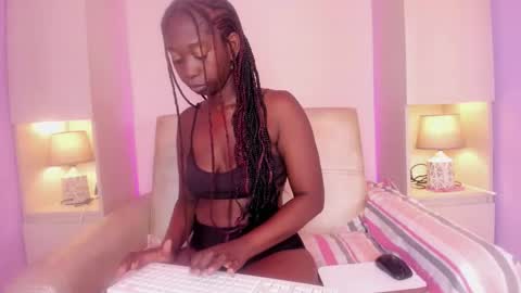 Snapshot of lucykleiin chatting on 10.25.25 lucykleiin online show from 10.25.25