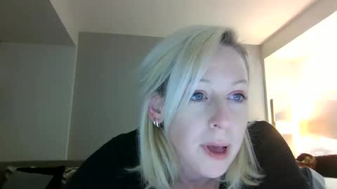 Lucy Loves Lookers online show from 12.04.24
