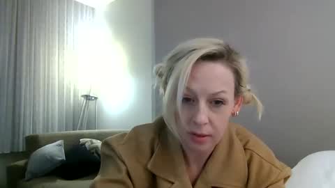 Lucy Loves Lookers online show from 12.04.24