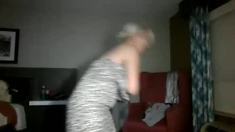 Lucy Loves Lookers online show from 12.20.24
