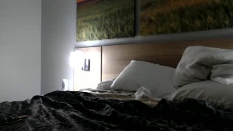 Lucy Loves Lookers online show from 01.03.25