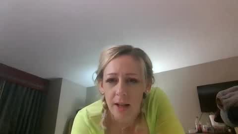 Lucy Loves Lookers online show from 01.15.25