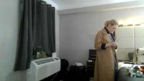 Lucy Loves Lookers online show from 01.18.25