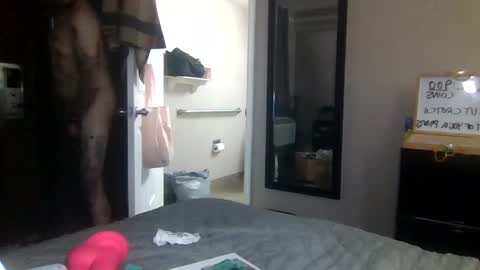 Lucy Loves Lookers online show from 01.28.25