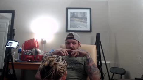 Lucy Loves Lookers online show from 02.03.25