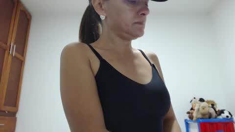 I am Luciana Martin... Welcome in my room online show from 02.10.25