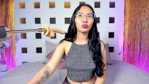 Lucy Liiu online show from 02.05.26