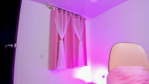 Snapshot of lucyy_peach chatting on 12.12.24 LUCYY FROM HOME online show from 12.12.24