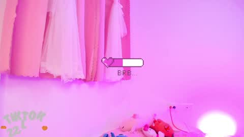 Snapshot of lucyy_peach chatting on 12.18.24 LUCYY FROM HOME online show from 12.18.24