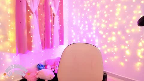 Snapshot of lucyy_peach chatting on 01.15.25 LUCYY FROM HOME online show from 01.15.25