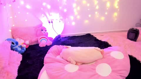 Snapshot of lucyy_peach chatting on 01.19.25 LUCYY FROM HOME online show from 01.19.25