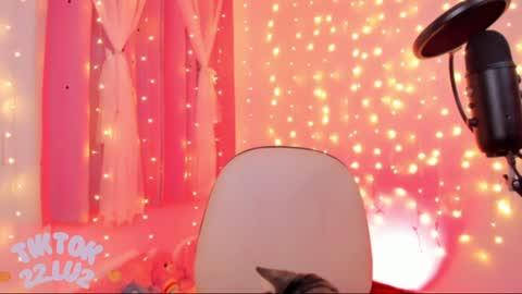 Snapshot of lucyy_peach chatting on 01.28.25 LUCYY FROM HOME online show from 01.28.25