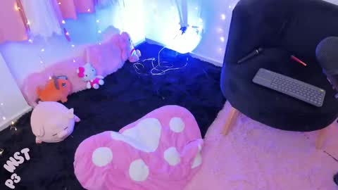 Snapshot of lucyy_peach chatting on 03.09.25 LUCYY FROM HOME online show from 03.09.25