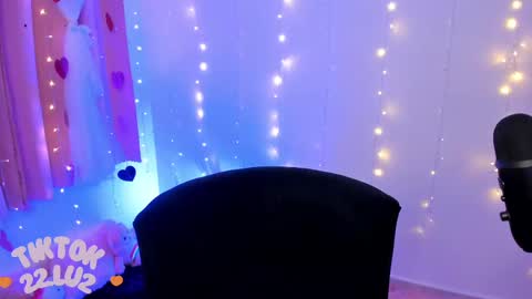 Snapshot of lucyy_peach chatting on 03.10.25 LUCYY FROM HOME online show from 03.10.25