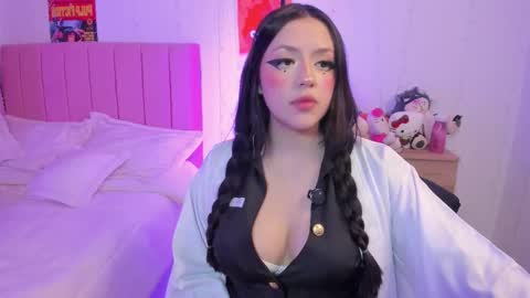 Snapshot of lucyy_peach chatting on 10.09.25 LUCYY FROM HOME online show from 10.09.25