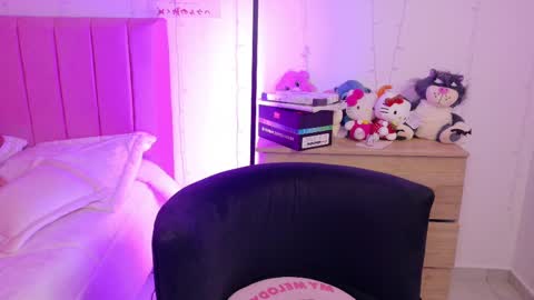 Snapshot of lucyy_peach chatting on 10.21.25 LUCYY FROM HOME online show from 10.21.25