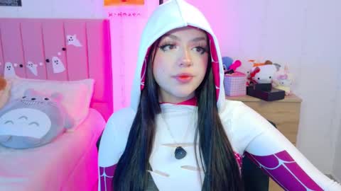 Snapshot of lucyy_peach chatting on 10.28.25 LUCYY FROM HOME online show from 10.28.25