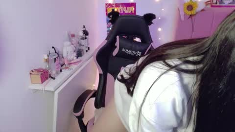 LUCYY FROM HOME  online show from 03.24.26