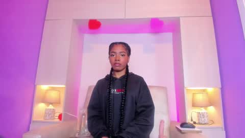 Snapshot of luhamilton chatting on 03.12.25 Lu online show from 03.12.25