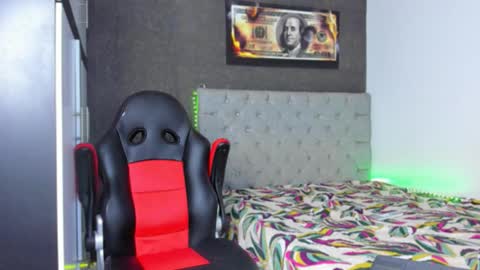 Luigi Independent model online show from 10.04.25