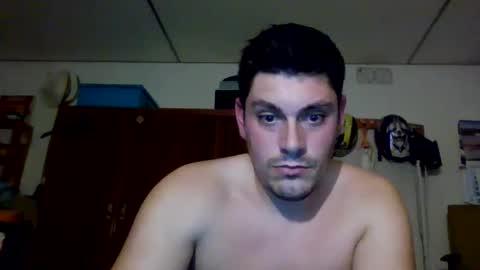 Snapshot of luis2423 chatting on 10.14.25 A slave to the mistress.. un esclavo para las amas dominantes. online show from 10.14.25