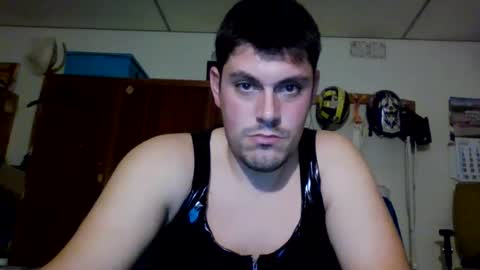 Snapshot of luis2423 chatting on 10.16.25 A slave to the mistress.. un esclavo para las amas dominantes. online show from 10.16.25