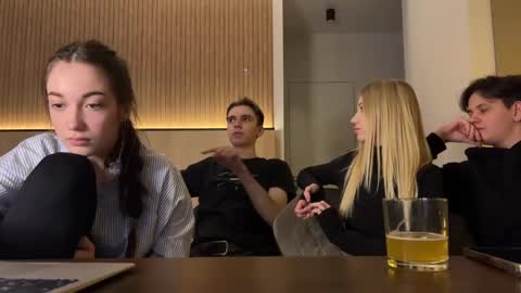 Snapshot of luis7777hui chatting on 01.12.25 Luis and Alina online show from 01.12.25