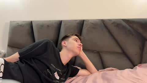 Snapshot of luis7777hui chatting on 01.28.25 Luis and Alina online show from 01.28.25