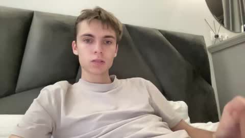 Snapshot of luis_7777 chatting on 10.28.25 Luis online show from 10.28.25