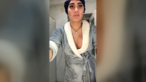 Snapshot of luisamonsterdick chatting on 12.17.25 Luisa Monsters online show from 12.17.25