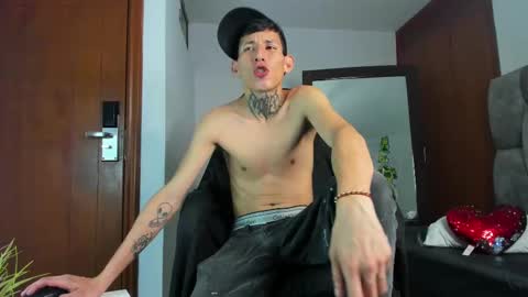 Snapshot of lujuriau_u chatting on 10.05.25 lujuriau_u online show from 10.05.25