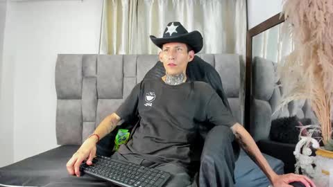 Snapshot of lujuriau_u chatting on 10.23.25 lujuriau_u online show from 10.23.25