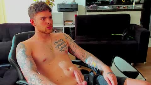 Snapshot of lukeglanton17 chatting on 10.04.25 Luke online show from 10.04.25