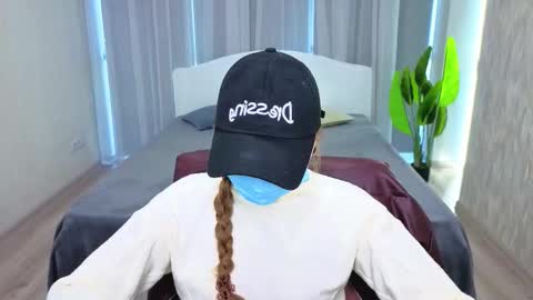 lukeriamoon online show from 10.21.25