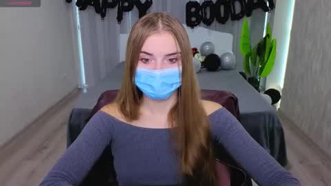 lukeriamoon online show from 10.31.25