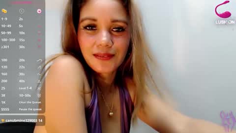 Snapshot of lulita_moan chatting on 03.08.25 lulu online show from 03.08.25