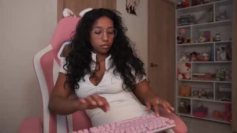 Snapshot of lulitauwu chatting on 09.18.25 lulitauwu online show from 09.18.25