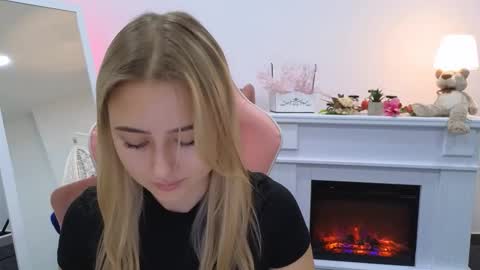 Lily online show from 09.16.25