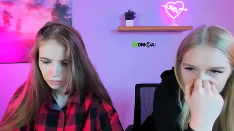 Snapshot of lulu_fly_ chatting on 10.23.25 lulu_fly_ online show from 10.23.25
