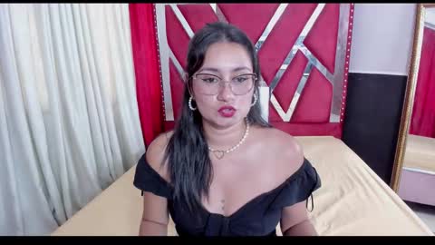 Snapshot of luna021_1 chatting on 09.23.25 Luna  online show from 09.23.25