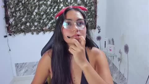 Snapshot of luna021_1 chatting on 10.13.25 Luna  online show from 10.13.25