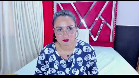 Snapshot of luna021_1 chatting on 10.15.25 Luna  online show from 10.15.25